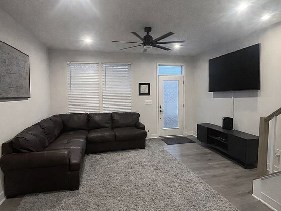 3rd image of 4736 Chastain Ave