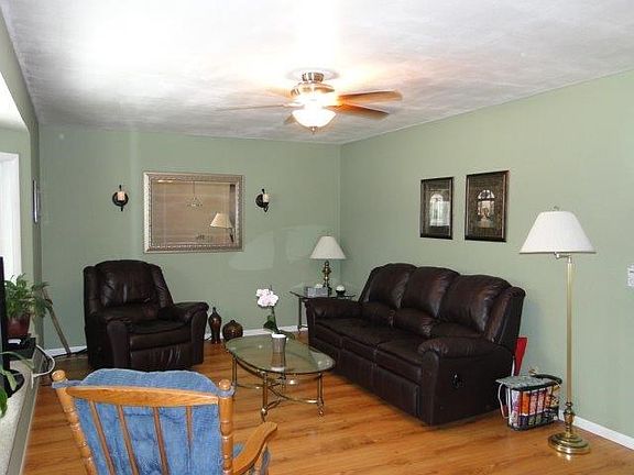 2nd image of 2206 N Arapahoe Dr