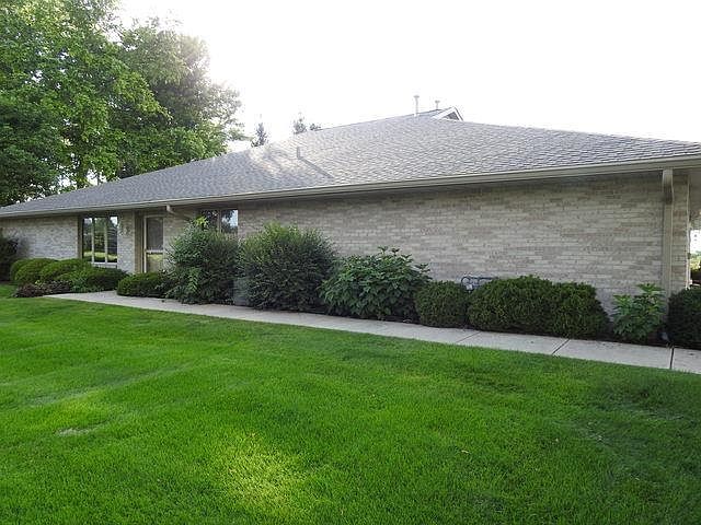 2nd image of 902 High Point Dr