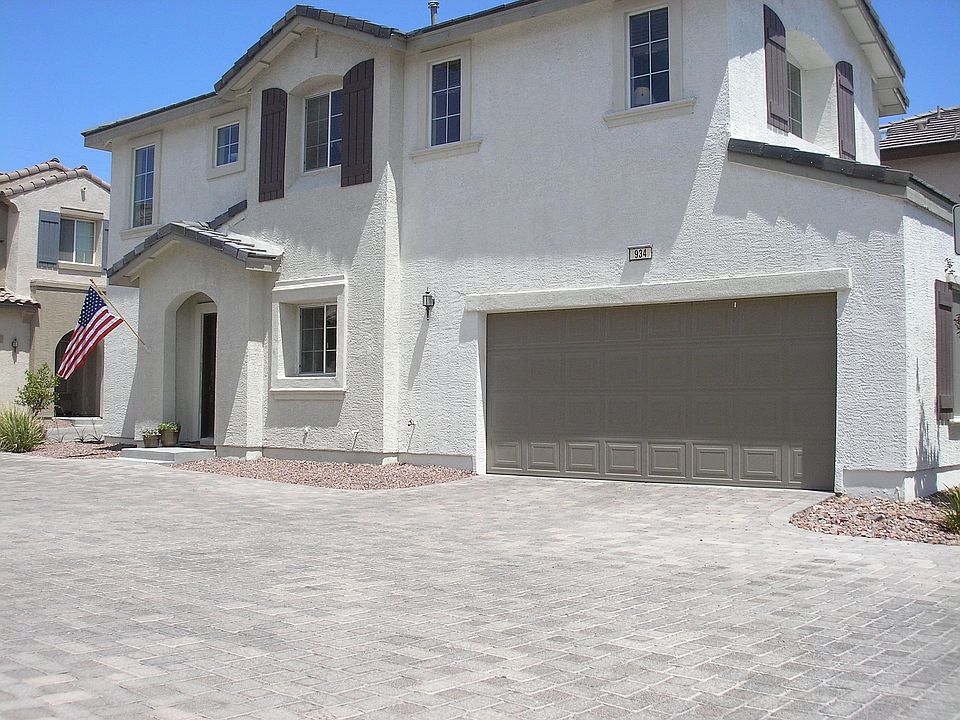 3 bdrms, 2.5 baths, 2 car gar