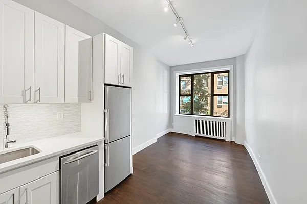 Rented by Cooper & Cooper Real Estate | media 8