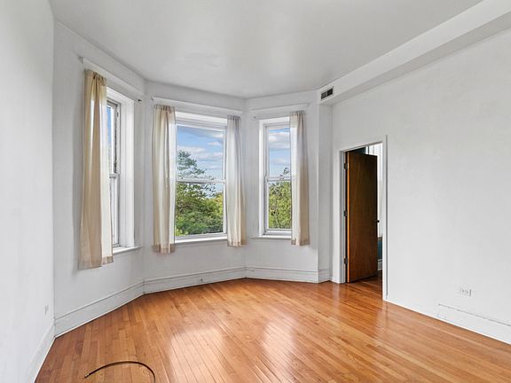 2nd image of 1511 N California Ave