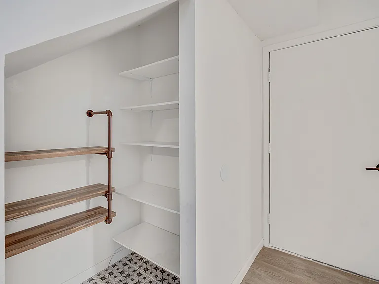 1051 4th Ave — Photo 10