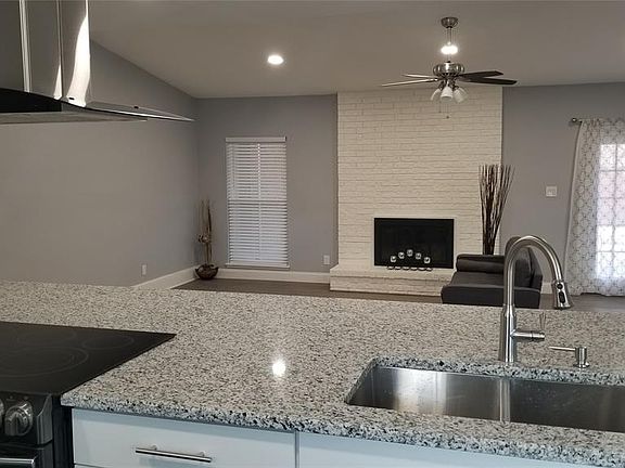 4th image of 2801 Silverdale Ln