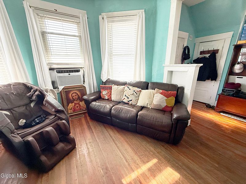 4th image of 1717 Hamburg Street