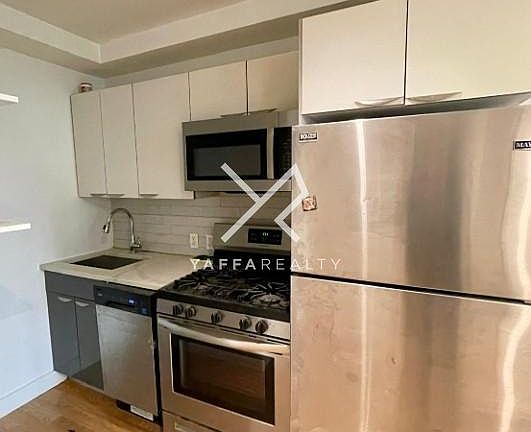 4th image of 39 E 21st St #2D