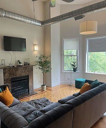 2nd image of 5014 S King Dr APT 3E