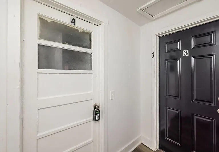 124 S Chillicothe St #4 — Photo 4