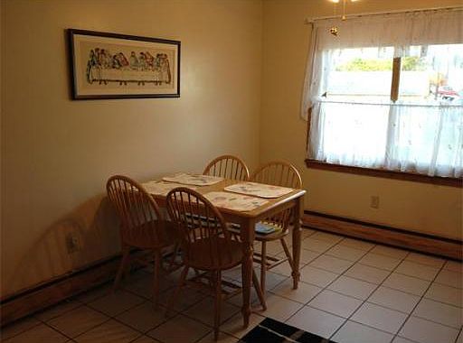 4th image of 366 Groveland St