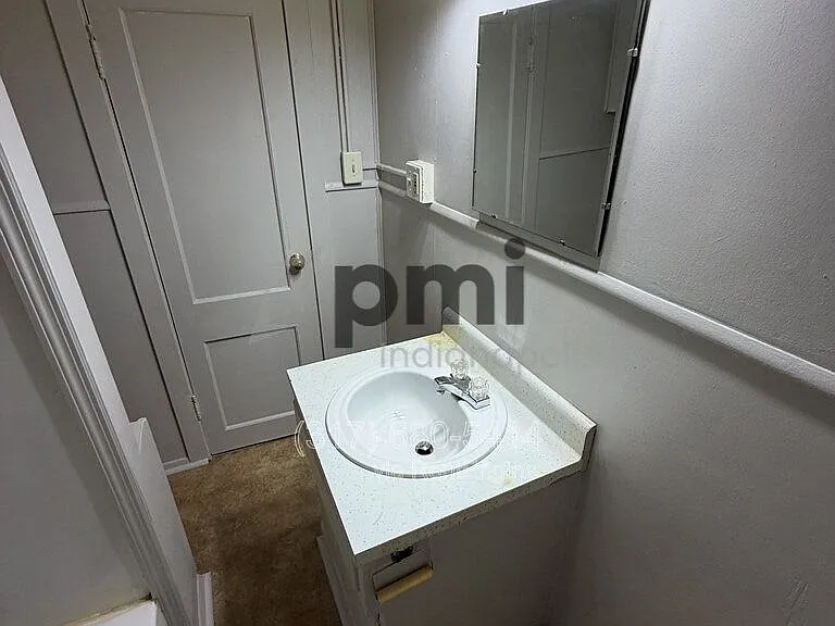 1311 E 11th St #4 — Photo 8
