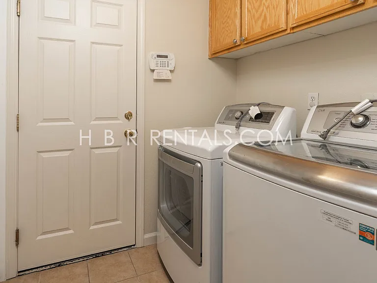 2417 Veneto Ln — Photo 35