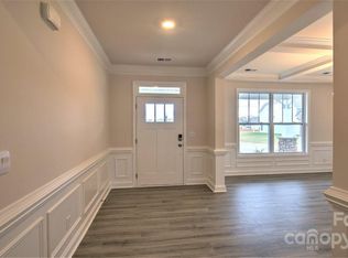 371 Fox Cove Rd, Hendersonville, NC 28792