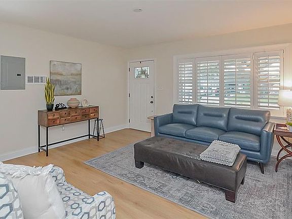3rd image of 3207 W Nassau St