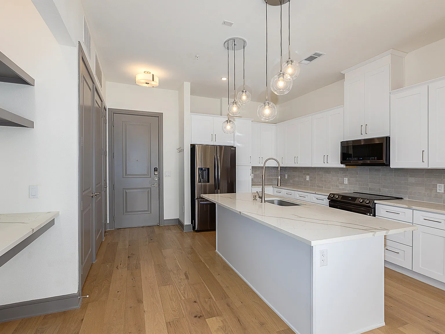 2 bed, 1273 sqft, $2,100 — Photo 3