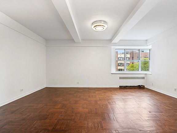 2nd image of 530 Grand St APT D5c