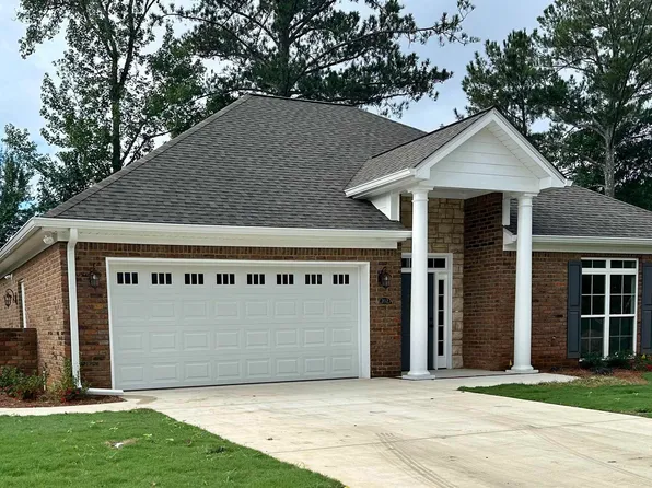 202 Village Cir, Anniston, AL 36207