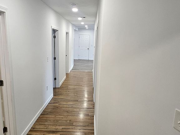 2nd image of 147 Canterbury St APT 3