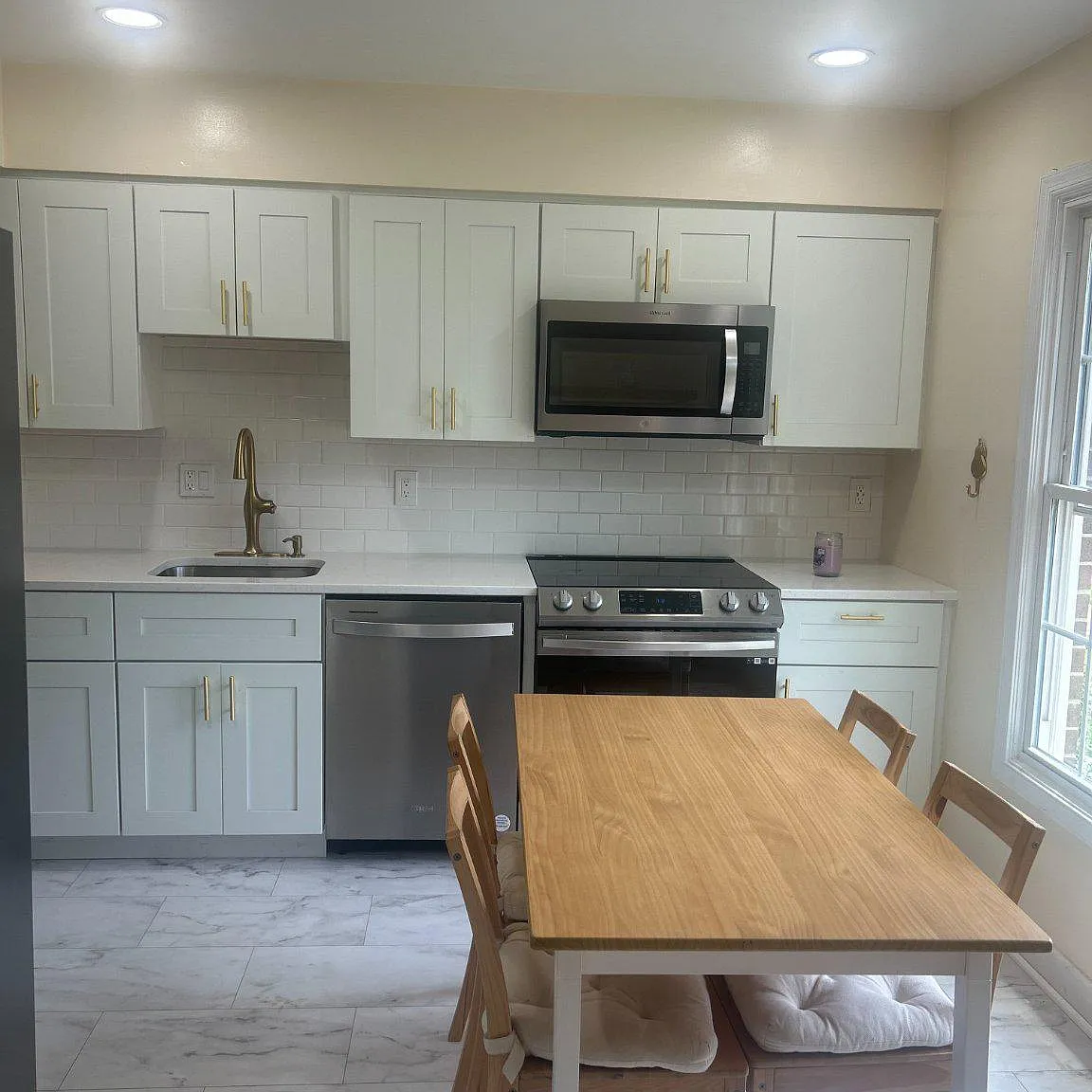 4 bed, 4.0 bath, 1280 sqft, $3,200 — Photo 4