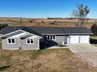 929 4th St, Edgeley, ND 58433