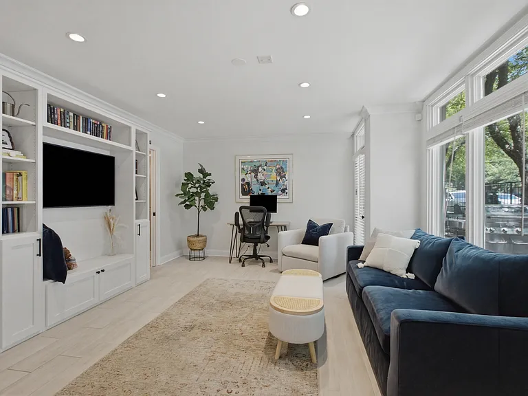 2718 N Southport Ave #A — Photo 7