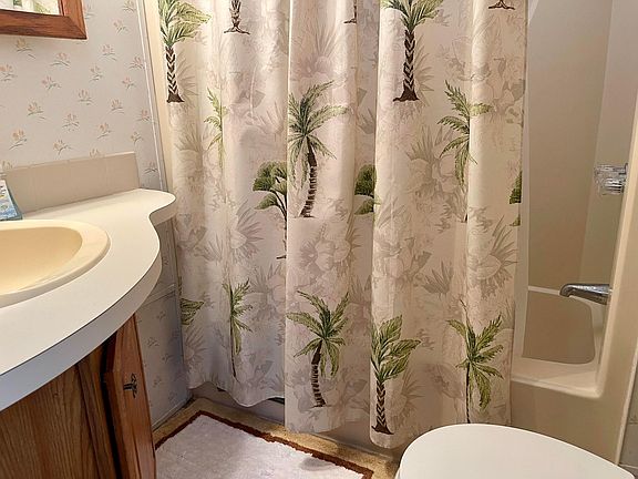 5th image of 5374 SE 64th Avenue