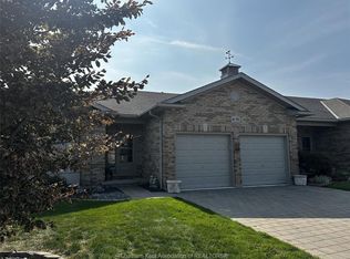 10 Home Pl, Chatham Kent, ON N7L 5P4