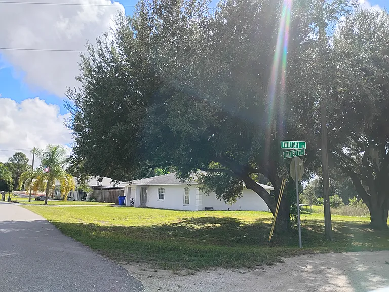 867 Lake Betty Dr — Photo 12