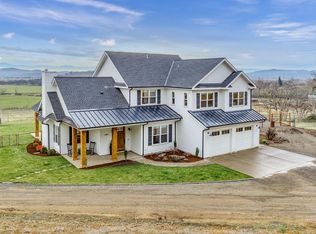 3043 Brophy Rd, Eagle Point, OR 97524