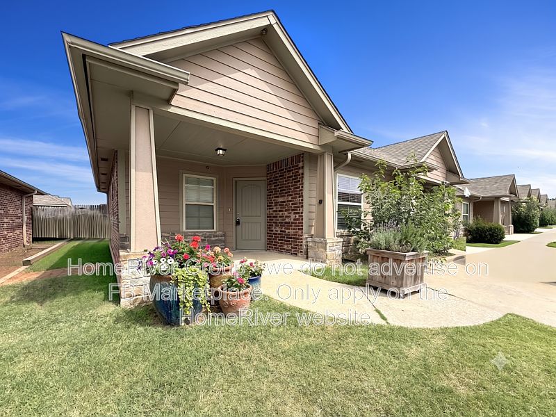 1st image of 919 SW 92nd St
