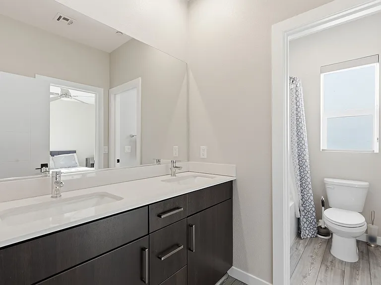 9858 Laurel Tree St — Photo 31