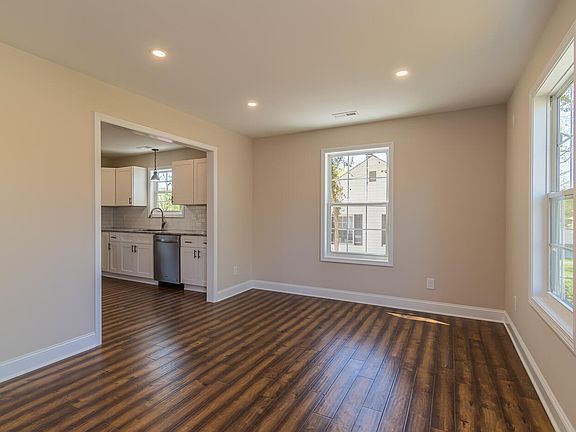 4th image of 1906 W Gilbert Ln