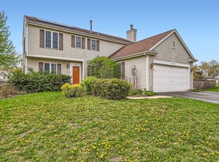 885 Royal Glen Dr, Cary, IL 60013