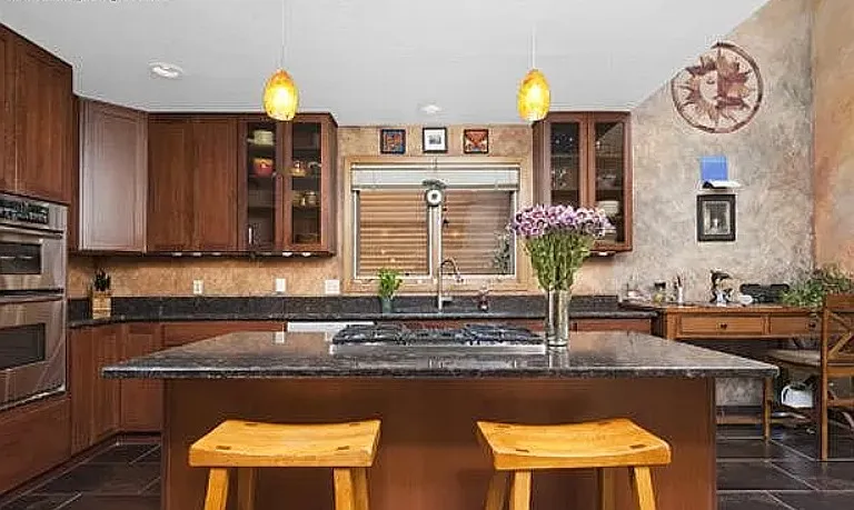 1020 Oakdale Pl — Photo 2