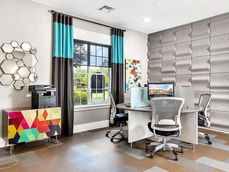 Business Center with Mac, PCs and Wireless Printing