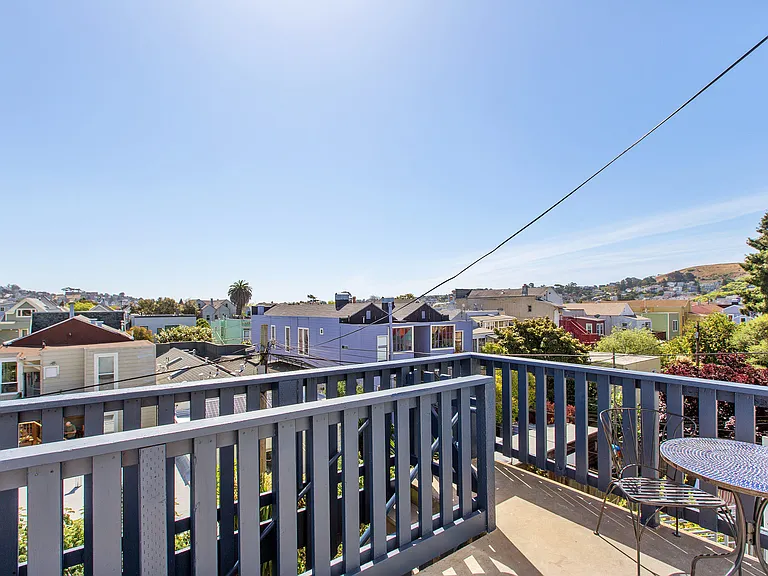1329 S Van Ness Ave — Photo 51