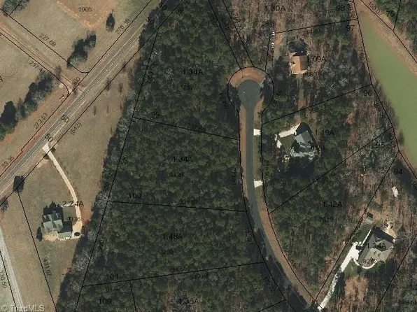 305 Spinnaker Ct #100, Lexington, NC 27292