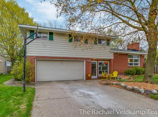 910 Mulford Dr SE, Grand Rapids, MI 49507
