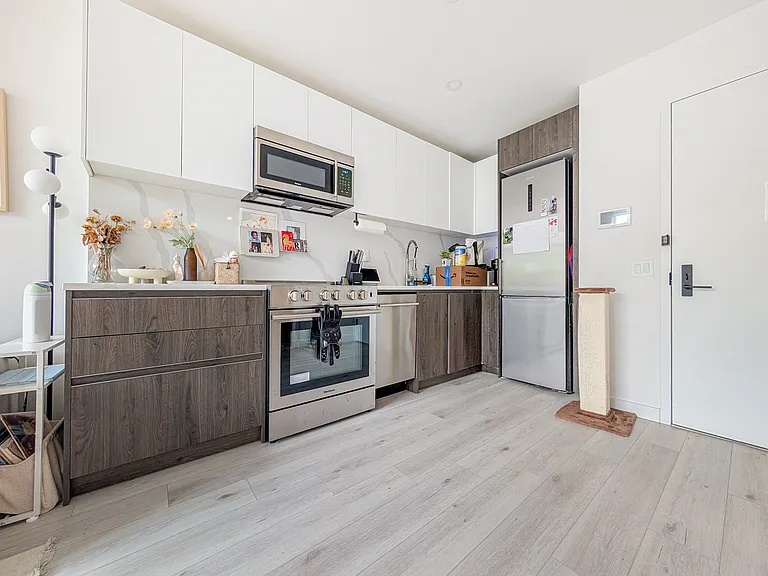 388 Vernon Ave #301 — Photo 4