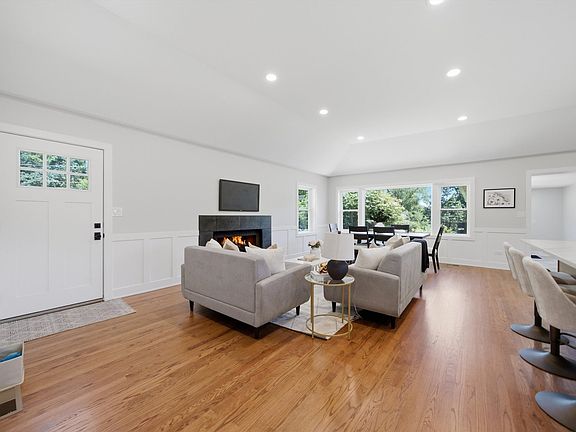 4th image of 75 Brookdale Ln