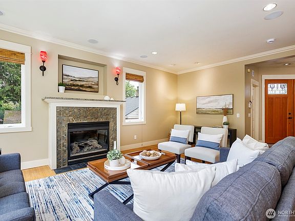 2nd image of 11034 Phinney Avenue N