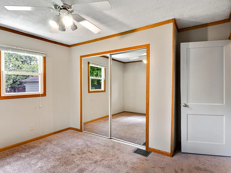 1013 W Columbia Ave — Photo 12