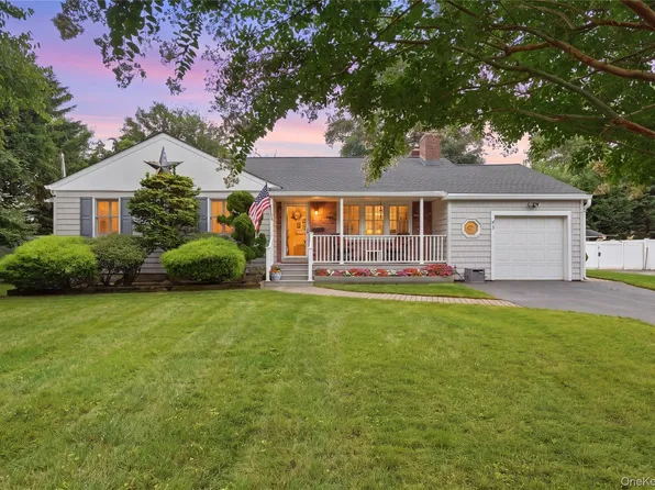 2 Baltic Place, Amity Harbor, NY 11701