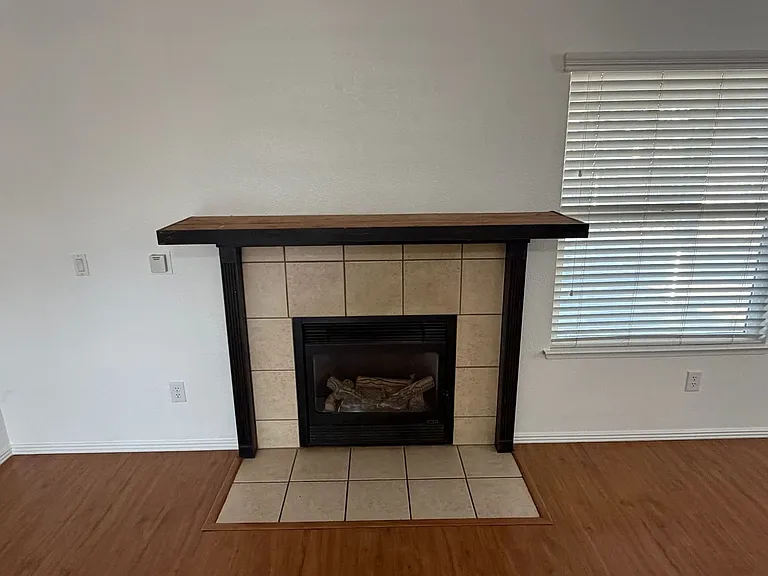 1339 Vine St — Photo 4
