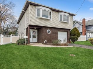 136 N Clinton Ave, Bay Shore, NY 11706
