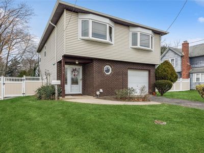 136 N Clinton Avenue, Bay Shore, NY, 11706