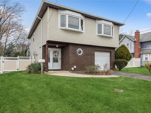 136 N Clinton Avenue, Bay Shore, NY 11706