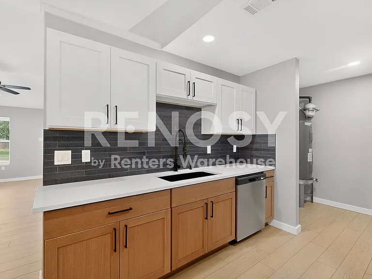 1408 Seely St — Photo 13