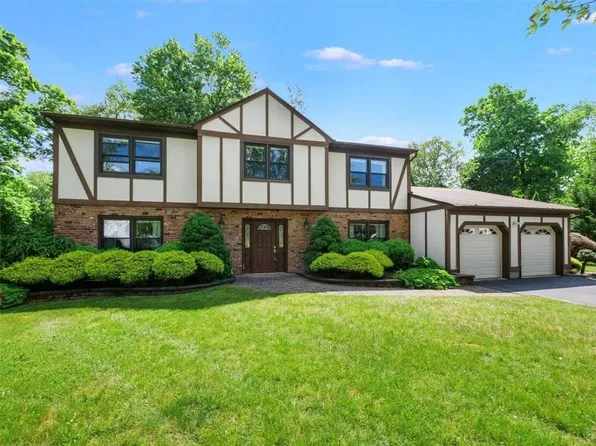 5 Essex Court, Nanuet, NY 10954