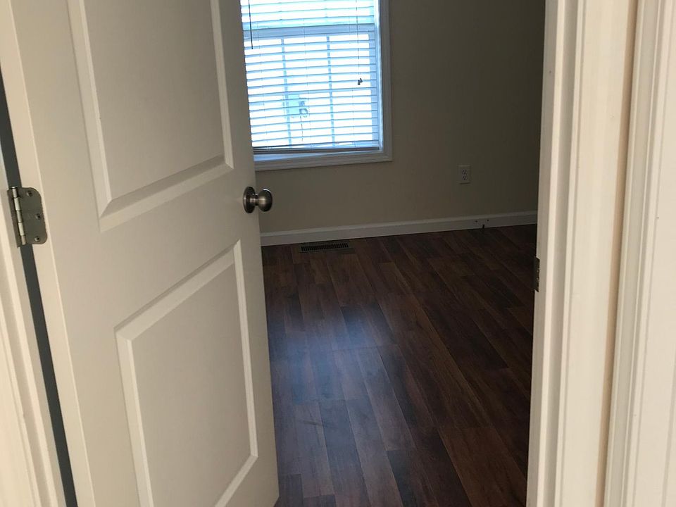 1st image of 283 Stone Hollow Ln