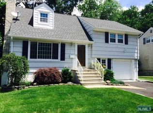 10 Cedar Dr, Rochelle Park, NJ 07662